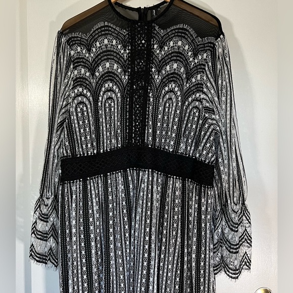 XPluswear NWT 3XL Midi Lace Long Sleeved Dress White with Black & scallop edges - Picture 3 of 7